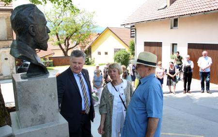 ODKRITJE KIPA FRAN GERBIČ 17 FOTO LJUBO VUKELIČ